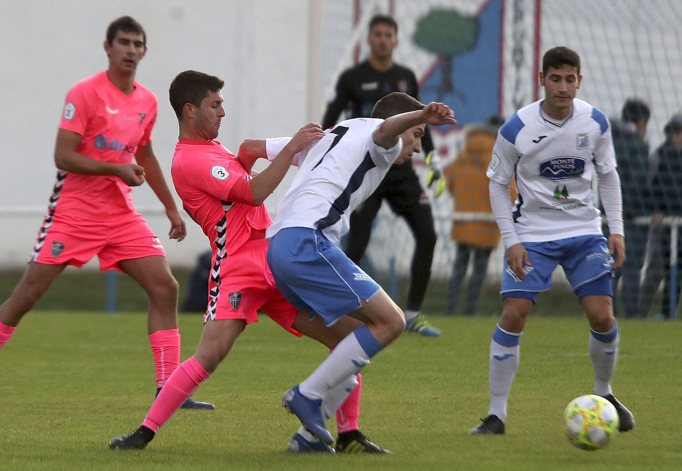 Fotos: Victoria de la Gimnástica Segoviana en Almazán (0-2)