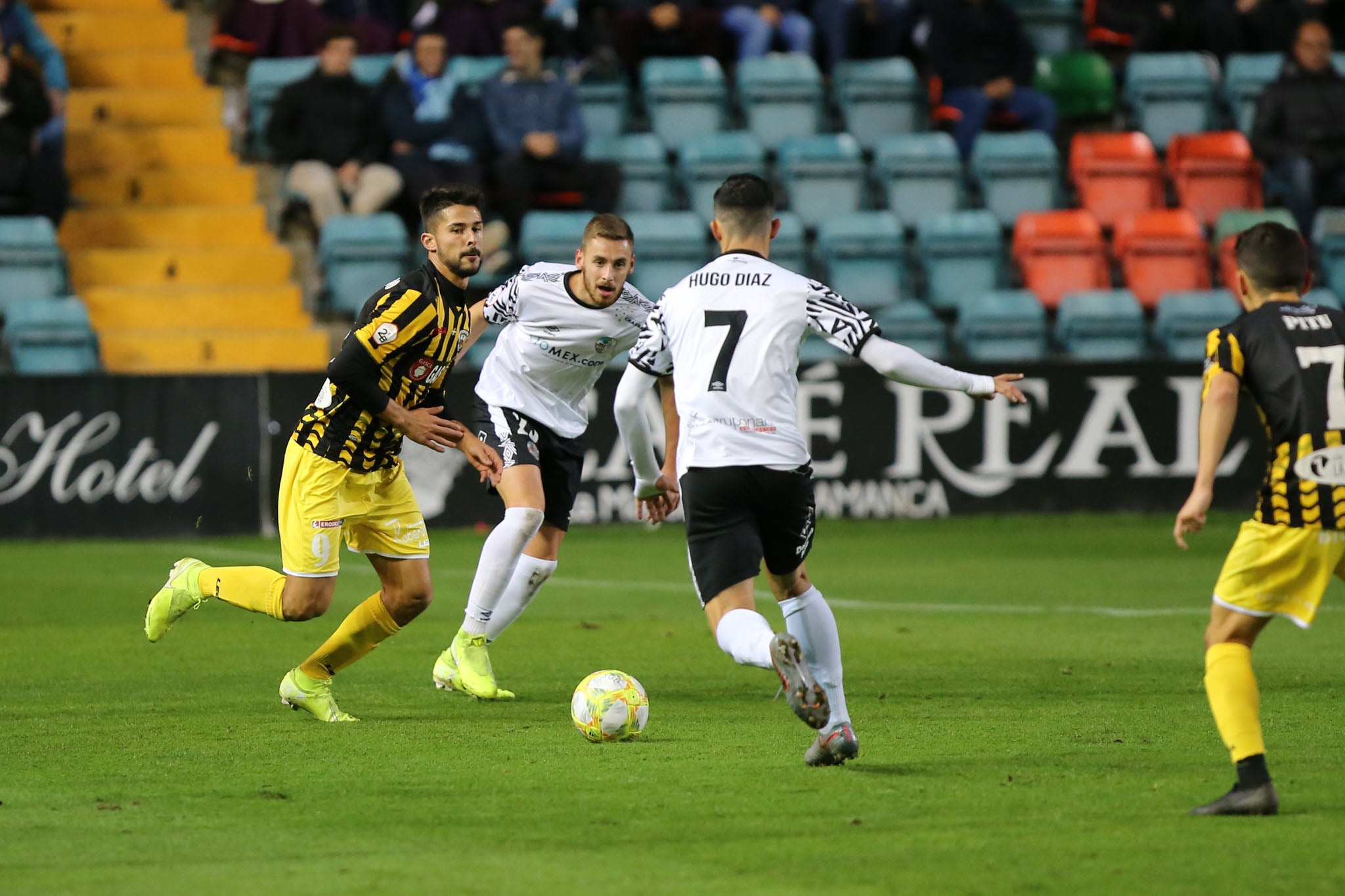 El Salamanca CF UDS contra el Barakaldo CF.