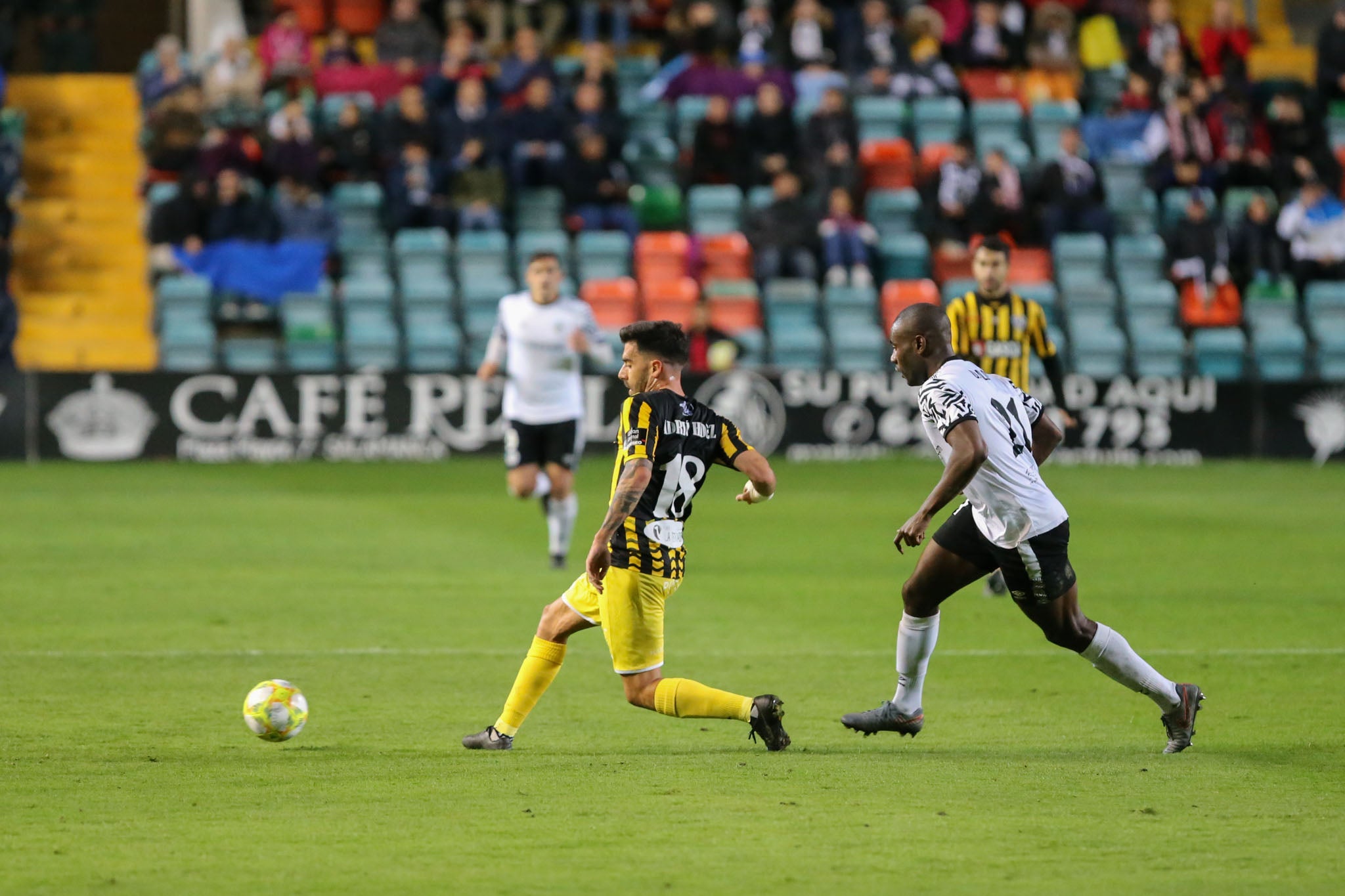 El Salamanca CF UDS contra el Barakaldo CF.