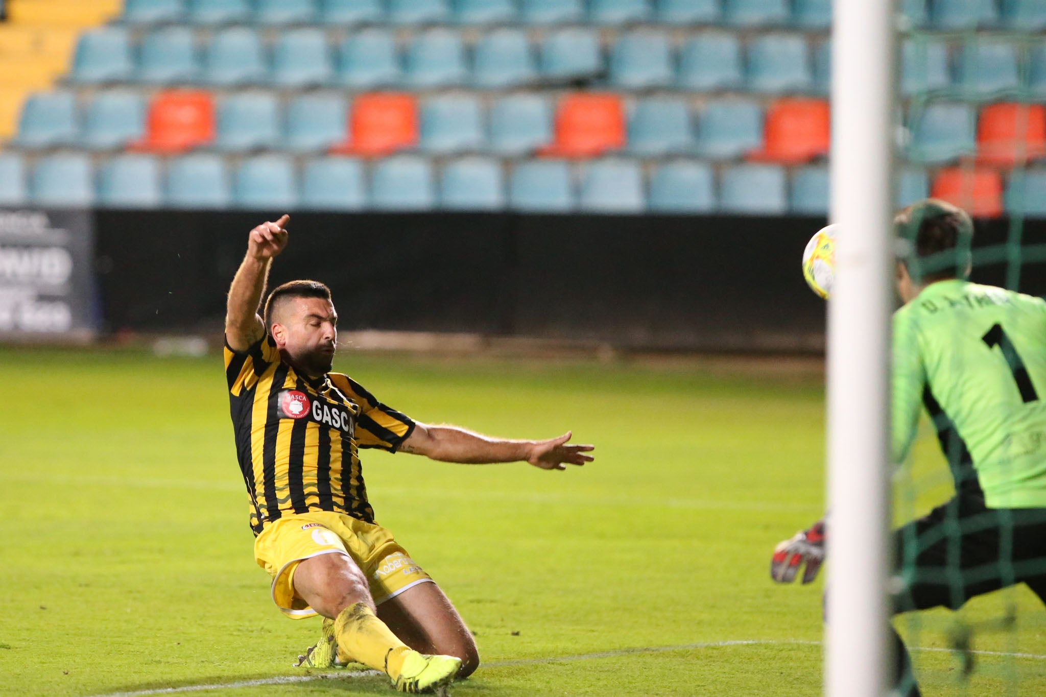 El Salamanca CF UDS contra el Barakaldo CF.