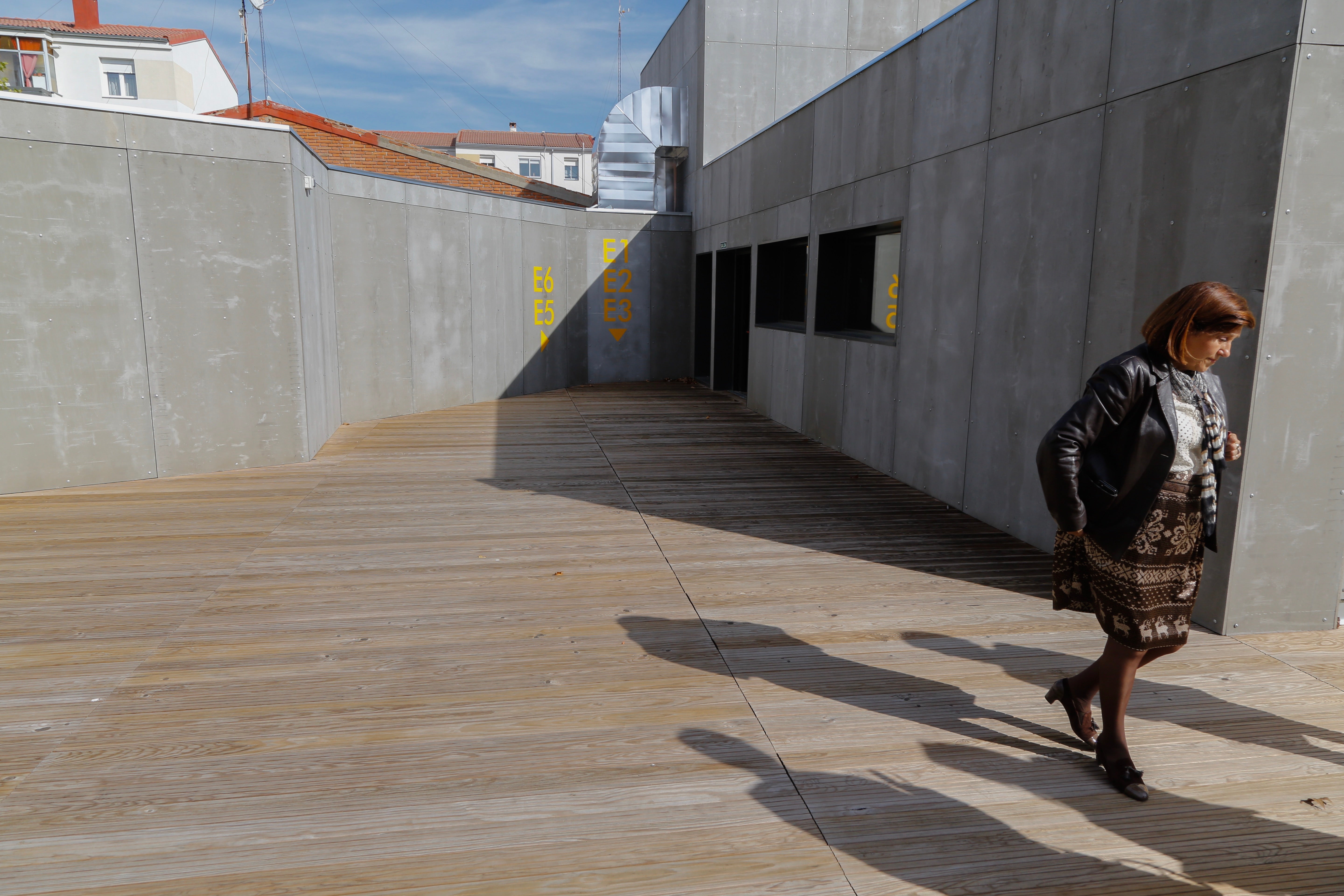 El nuevo Espacio Joven Zona Norte, en la calle Olmo, aprovecha la estructura de las antiguas dependencias de la Escuela de Relaciones Laborales.