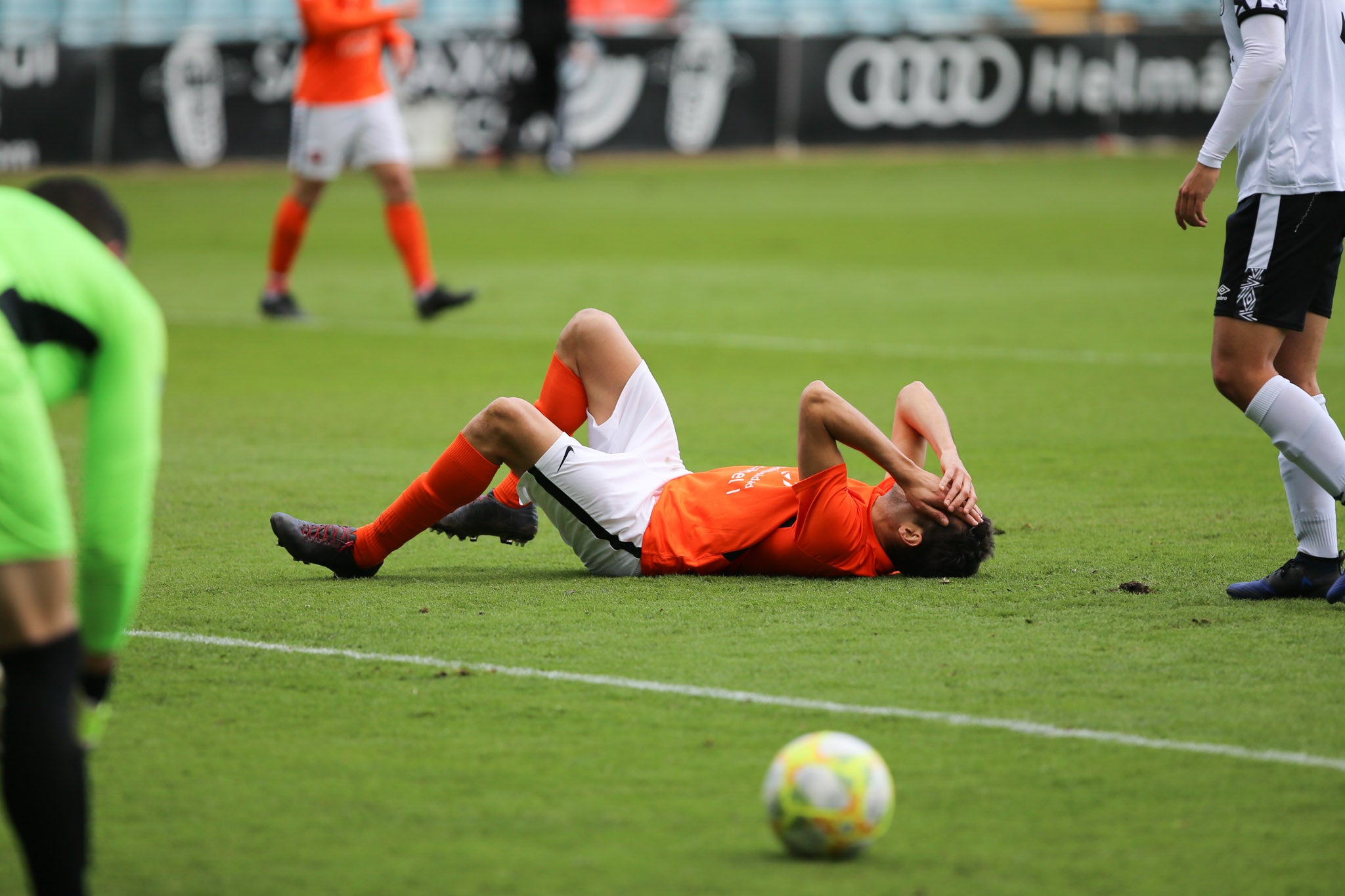 Los de Jorge García del Río, que terminaron con dos jugadores lesionados, no pasan del 0-0 en casa ante el segundo clasificado y siguen fuera del play-off de ascenso