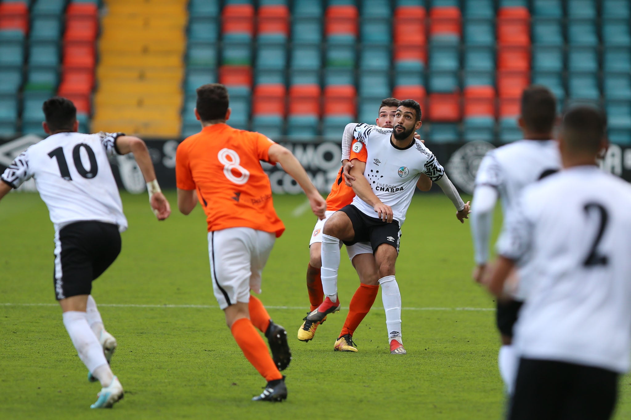 Los de Jorge García del Río, que terminaron con dos jugadores lesionados, no pasan del 0-0 en casa ante el segundo clasificado y siguen fuera del play-off de ascenso