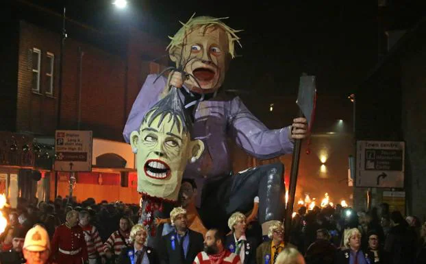 Celebración de la 'Conspiración de la Pólvora' en Lewes, en el condado de Sussex el año pasado. / AFP