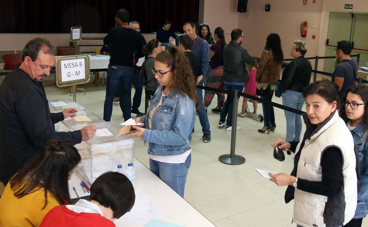 Votación en un colegio de Segovia en las anteriores elecciones. 