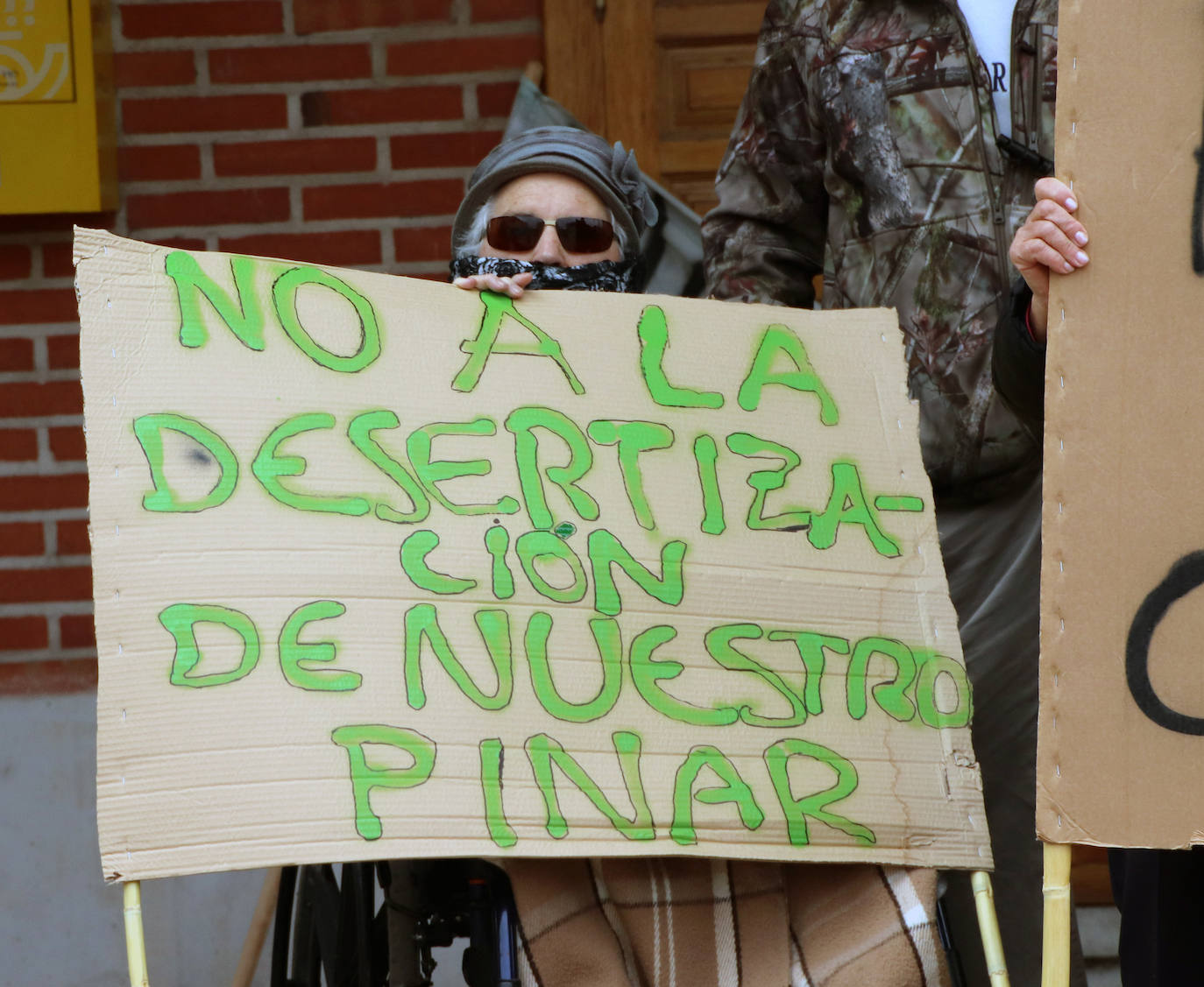 Concentración de los vecinos de Gomezserracín MÓNICA RICO
