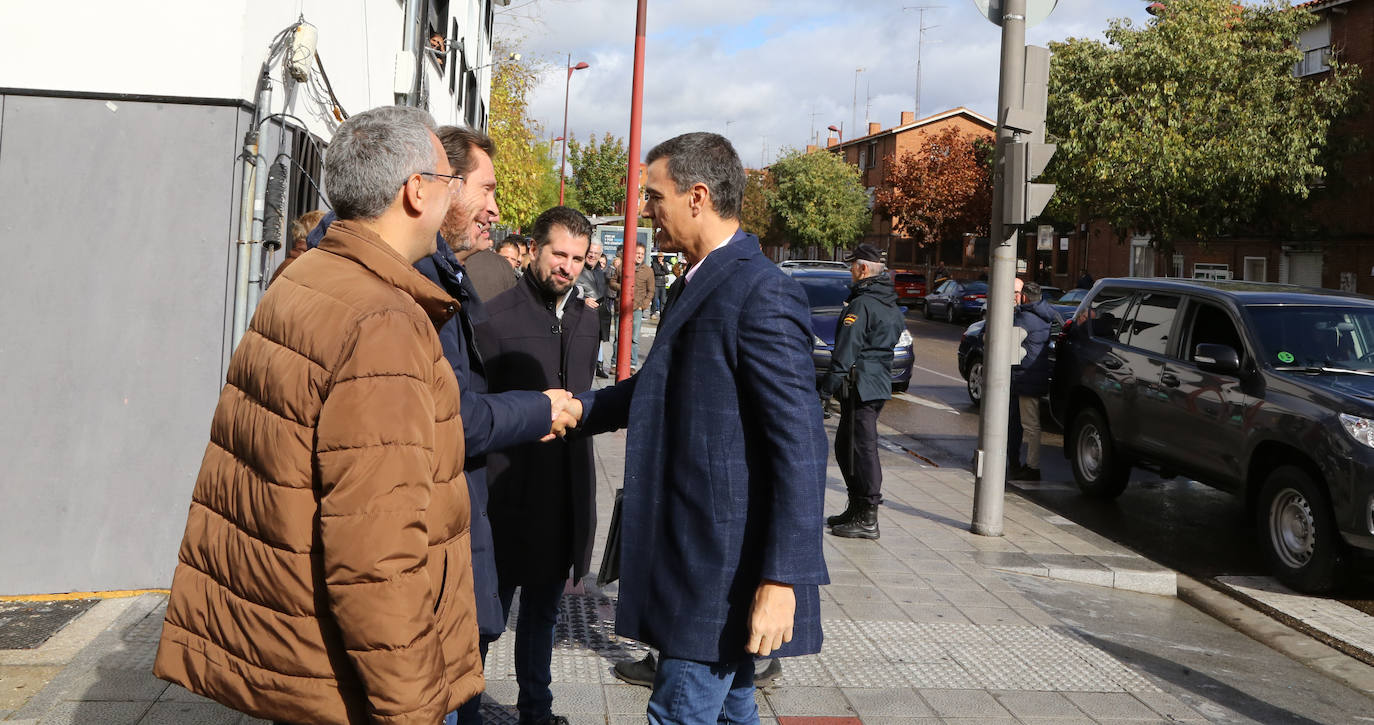 Pedro Sánchez ha visitado esta mañana el barrio de Pajarillos de Valladolid. 