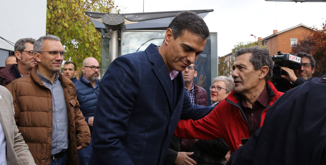 Pedro Sánchez ha visitado esta mañana el barrio de Pajarillos de Valladolid. 