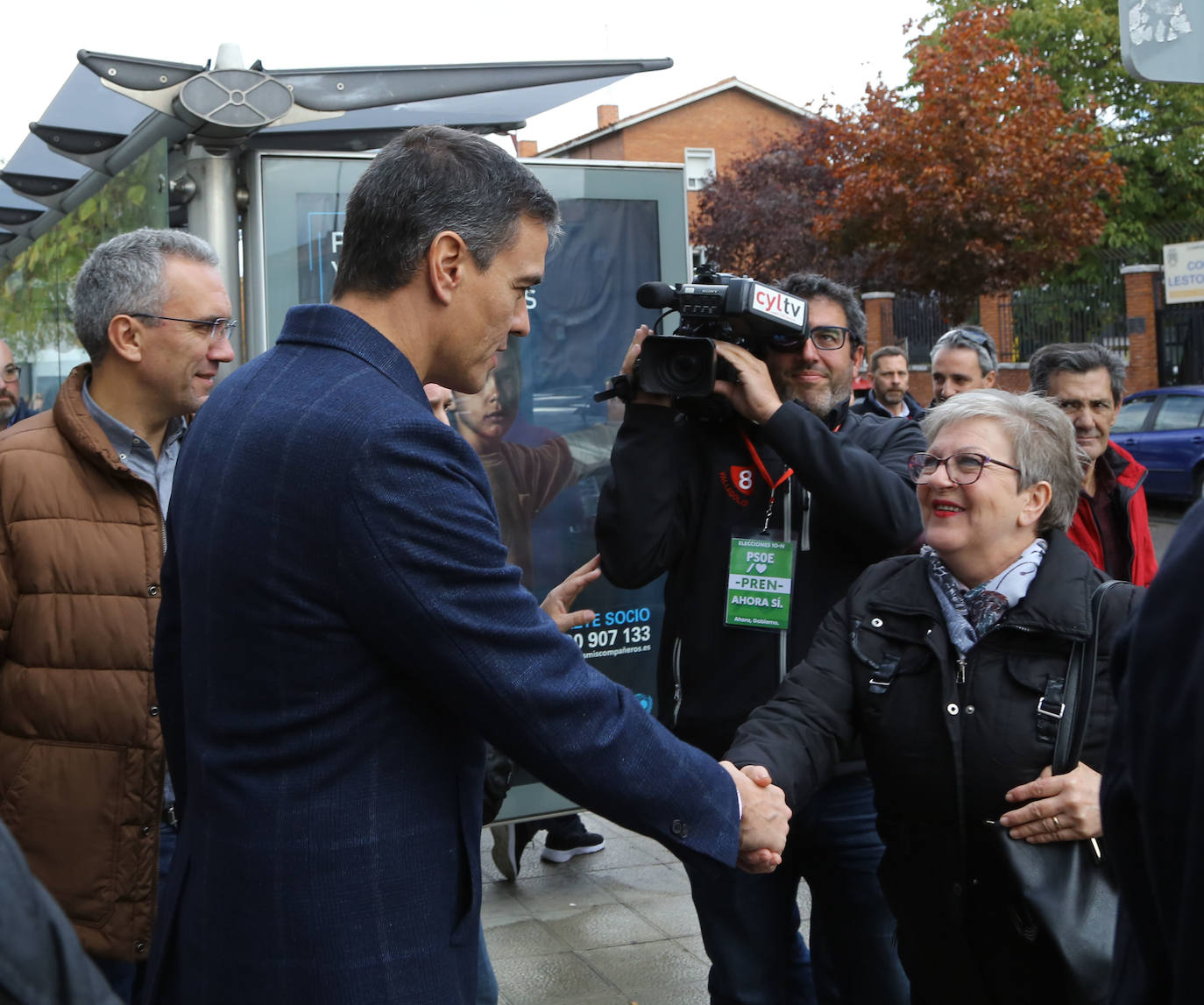 Pedro Sánchez ha visitado esta mañana el barrio de Pajarillos de Valladolid. 