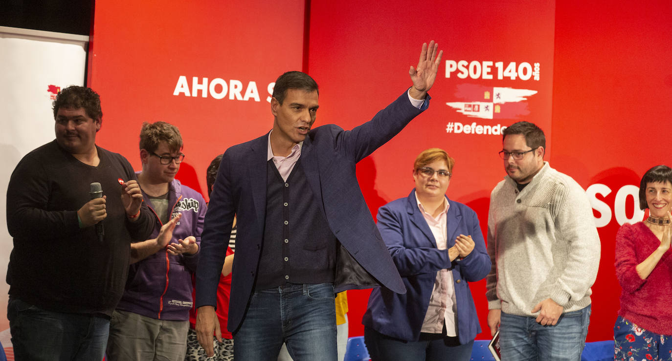 Pedro Sánchez ha visitado esta mañana el barrio de Pajarillos de Valladolid. 