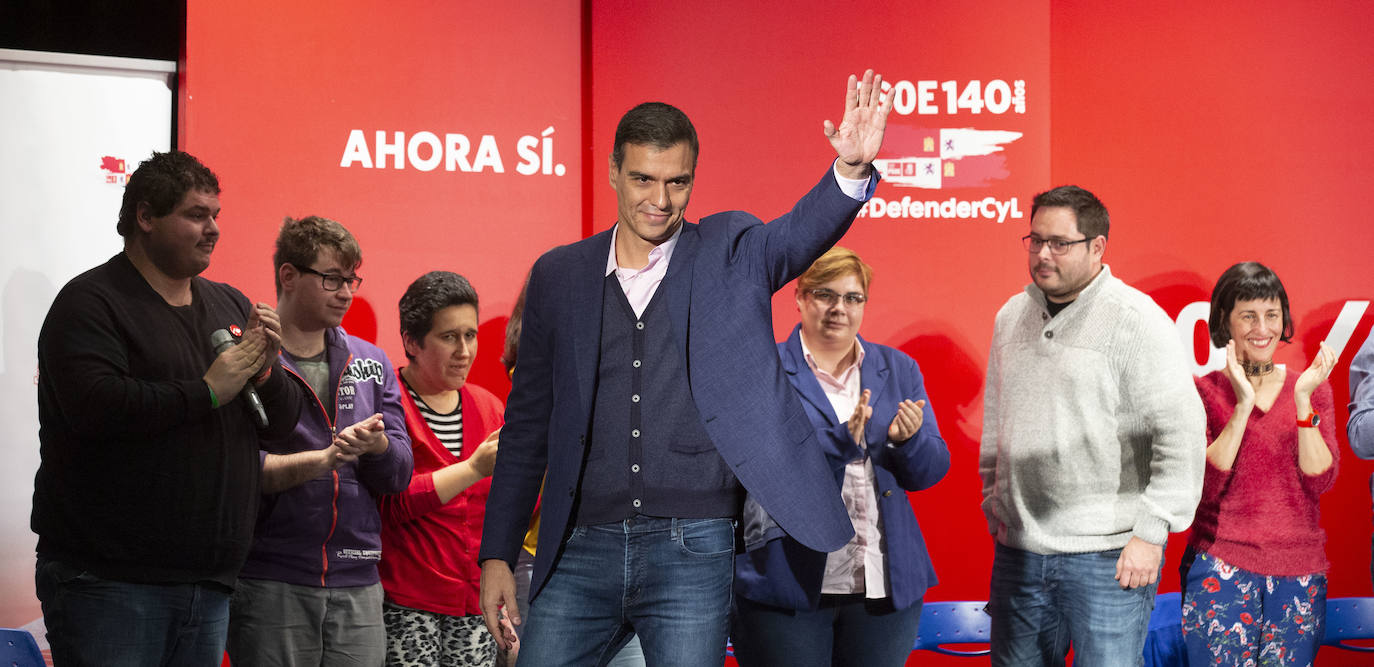 Pedro Sánchez ha visitado esta mañana el barrio de Pajarillos de Valladolid. 