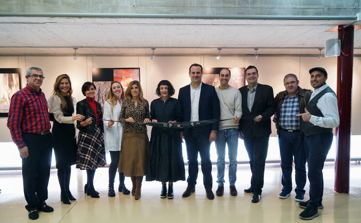 Asistentes a la presentación de 'Reminiscencias' ayer en la Escuela de Hostelería de Santa Marta de Tormes. 