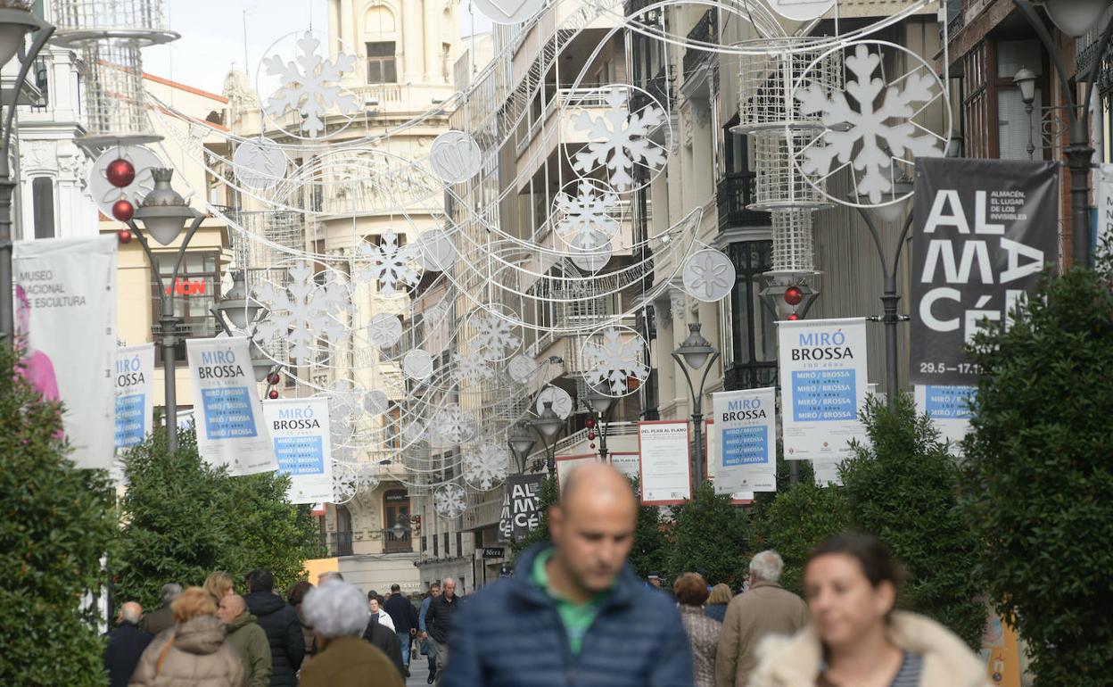 Decoración navideña en la calle Santiago. 