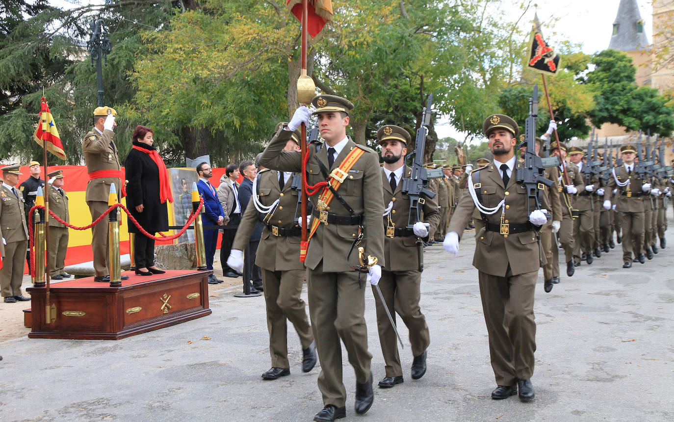 El jefe de la Unidad Militar de Emergencias preside el acto en el patio de Armas del Alcázar. 