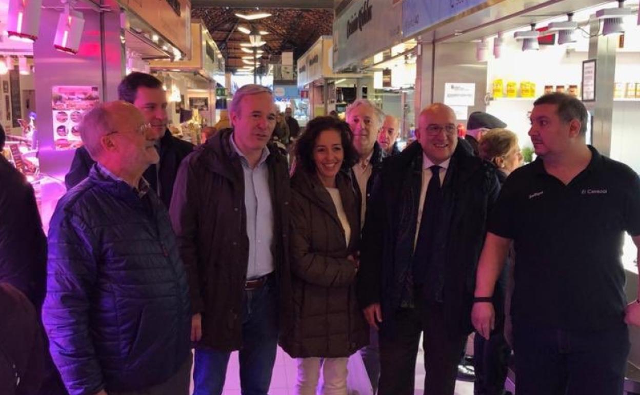 León de la Riva, Raúl de la Hoz, Jorge Azcón, Mercedes Cantalapiedra y Jesús Julio Carnero. 