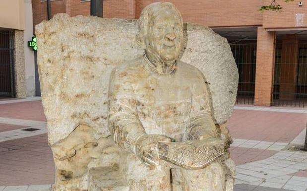 Estatua de Millán Santos en el barrio vallisoletano de las Delicias 