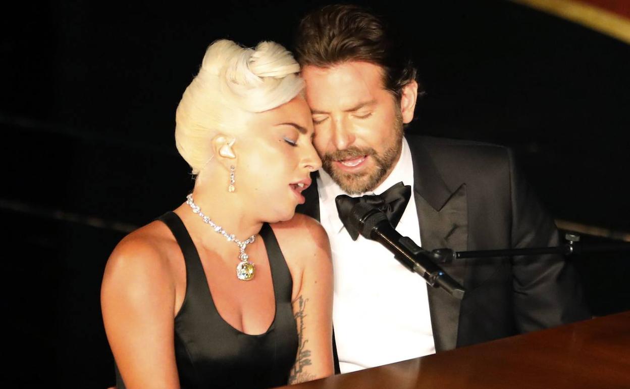 Lady Gaga y Bradley Cooper, durante su actuación en los Oscar