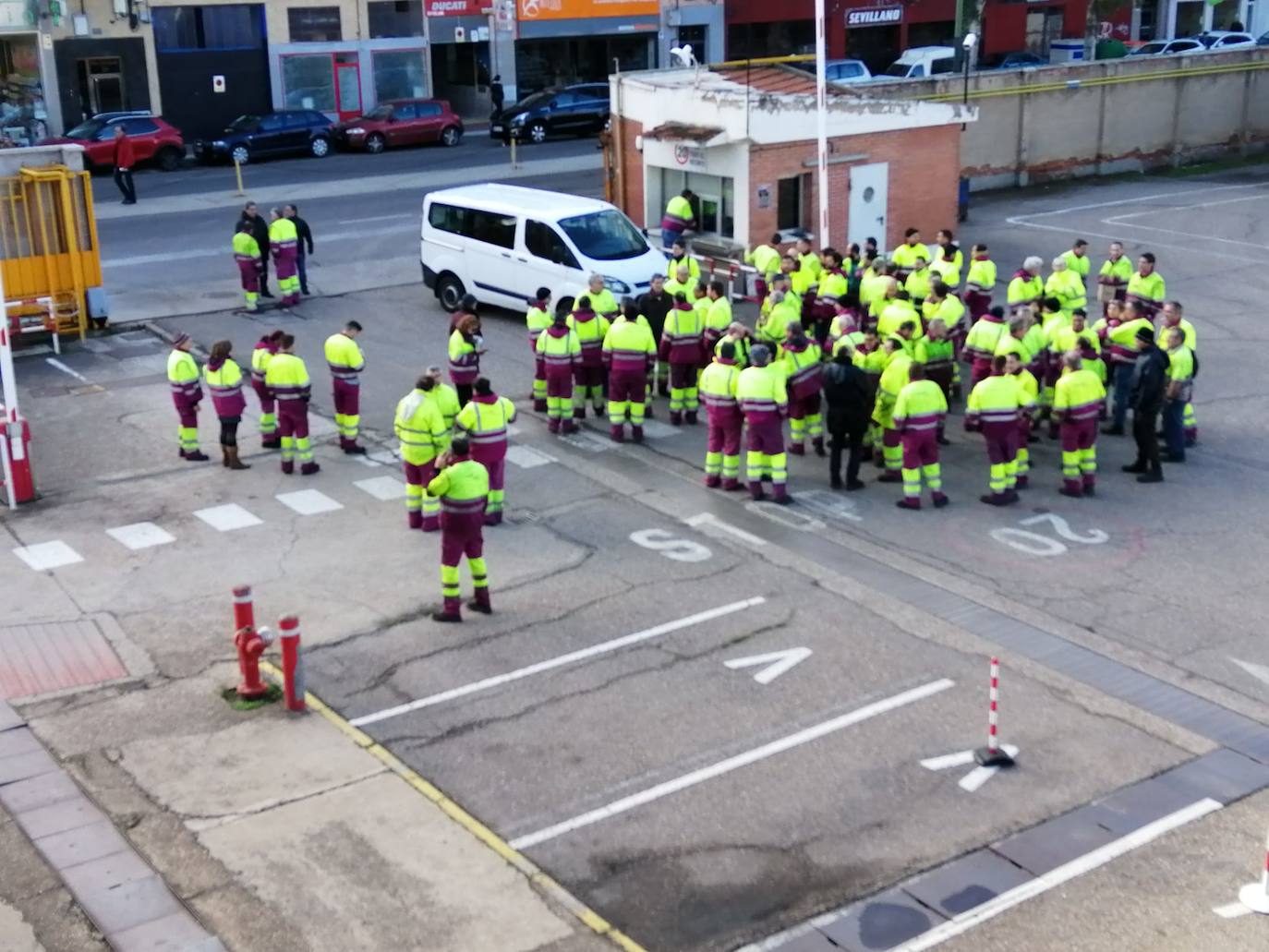 Protesta de los empleados de los nuevos talleres de Renfe.