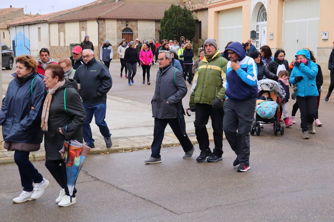 Asistentes a la Marcha contra el Cáncer. 