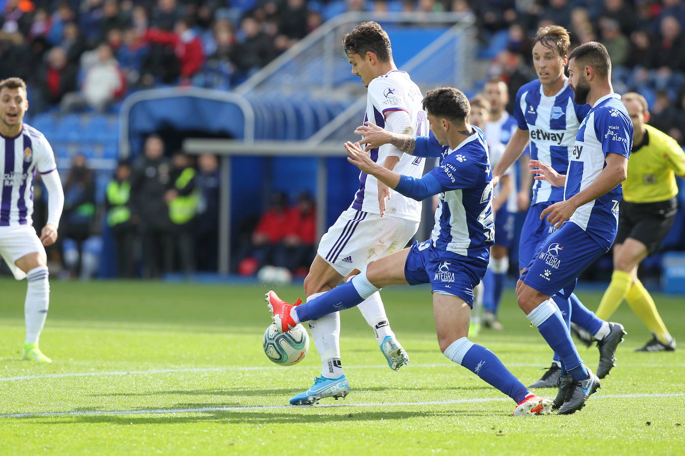 El Real Valladolid perdió de forma contundente en Mendizorroza. 