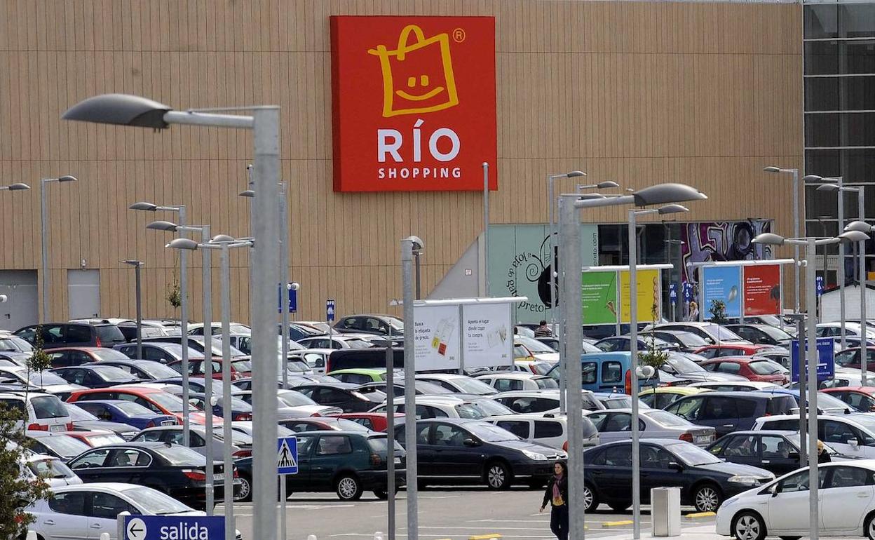 El aparcamiento del centro comercial Río Shopping. 