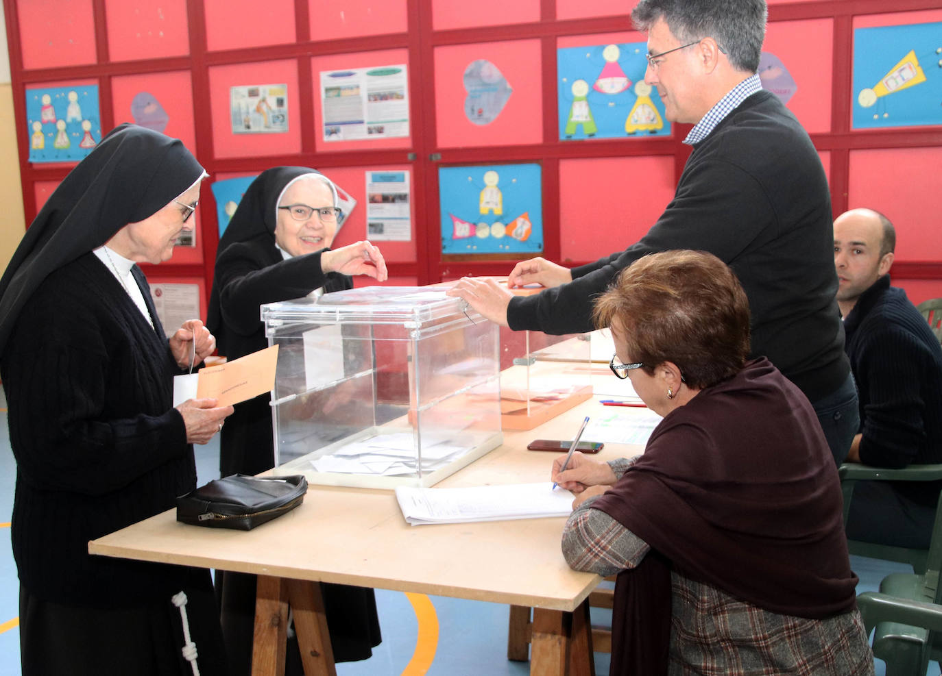 Votaciones en la provincia de segovia. Corresponsales de El Norte de Castilla