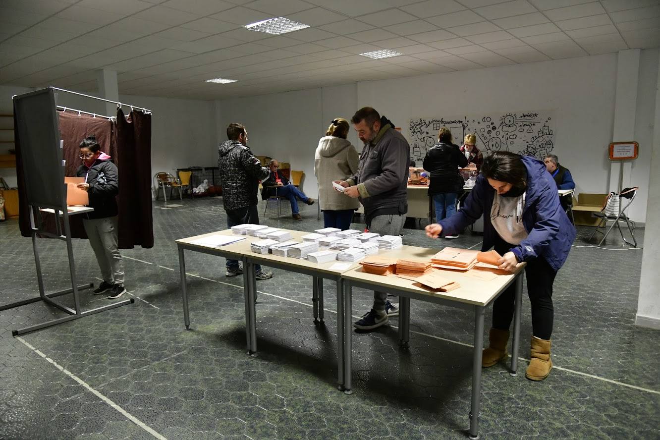 Votaciones en la provincia de segovia. Corresponsales de El Norte de Castilla