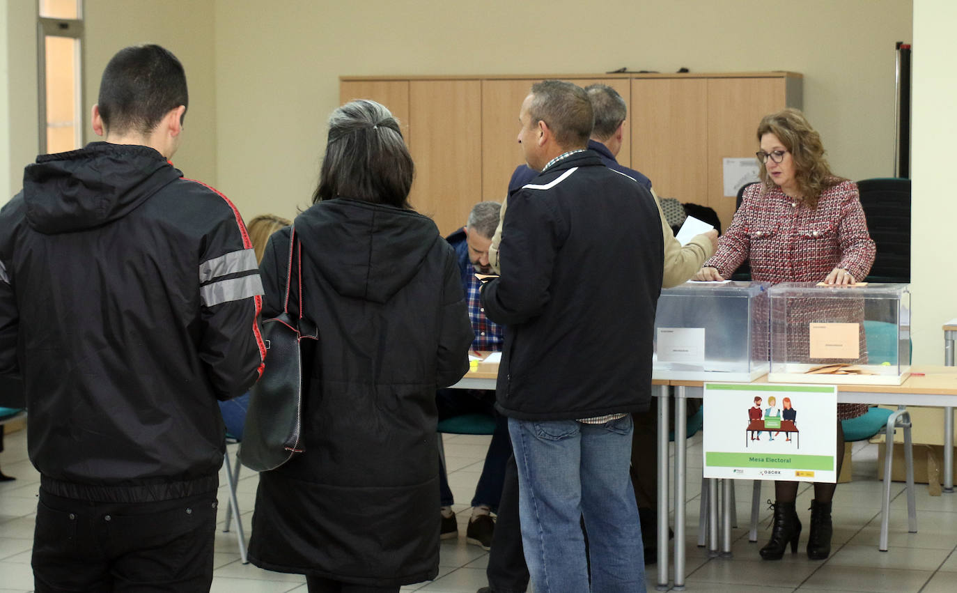 Escasa afluencia en los colegios electorales de los barrios de Segovia 