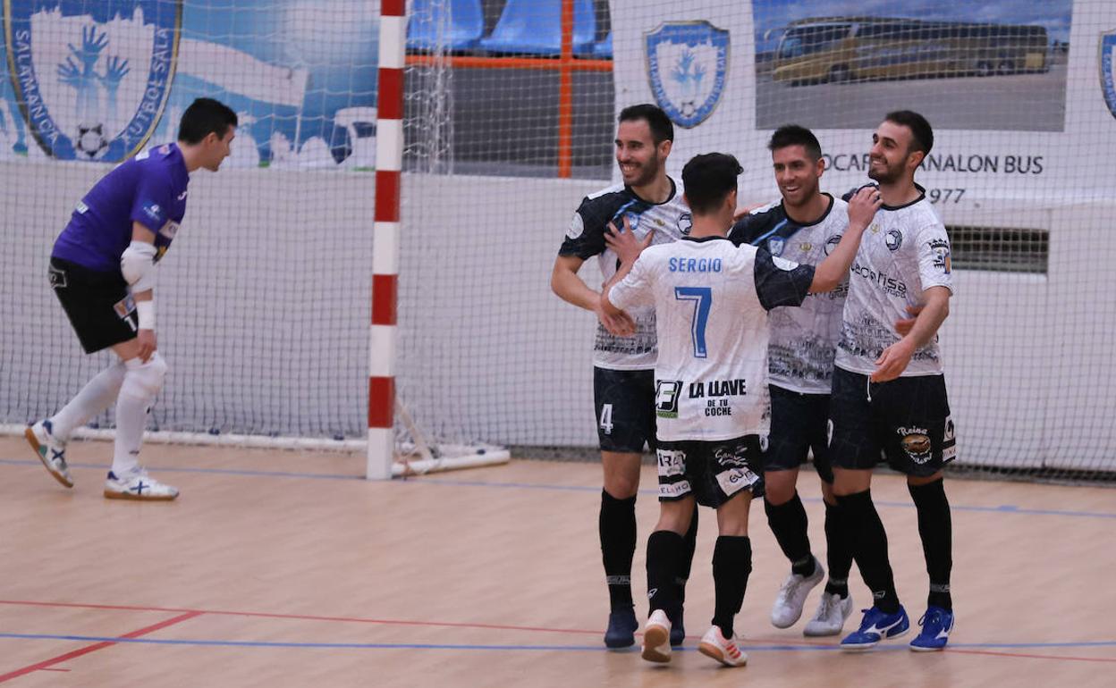 Los jugadores del FS Salamanca Unionistas celebran un gol. 