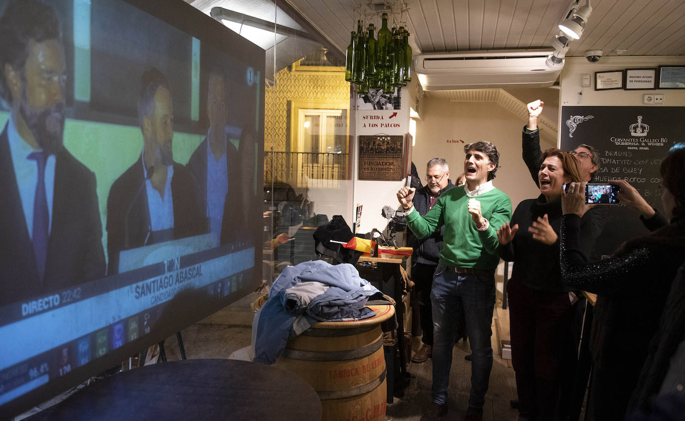 Noche electoral en las sedes de los partidos en Segovia 