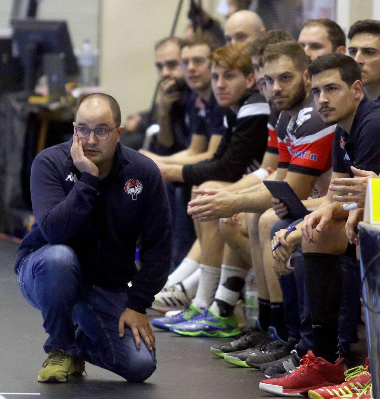 Encuentro de la liga Asobal entre el Balonmano Nava y el Barcelona 