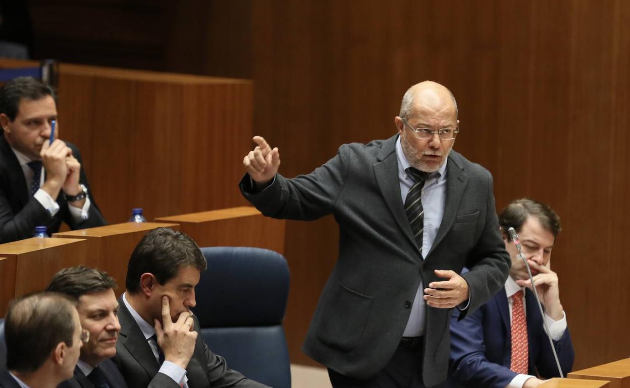 Francisco Igea, en el pleno de Las Cortes. 