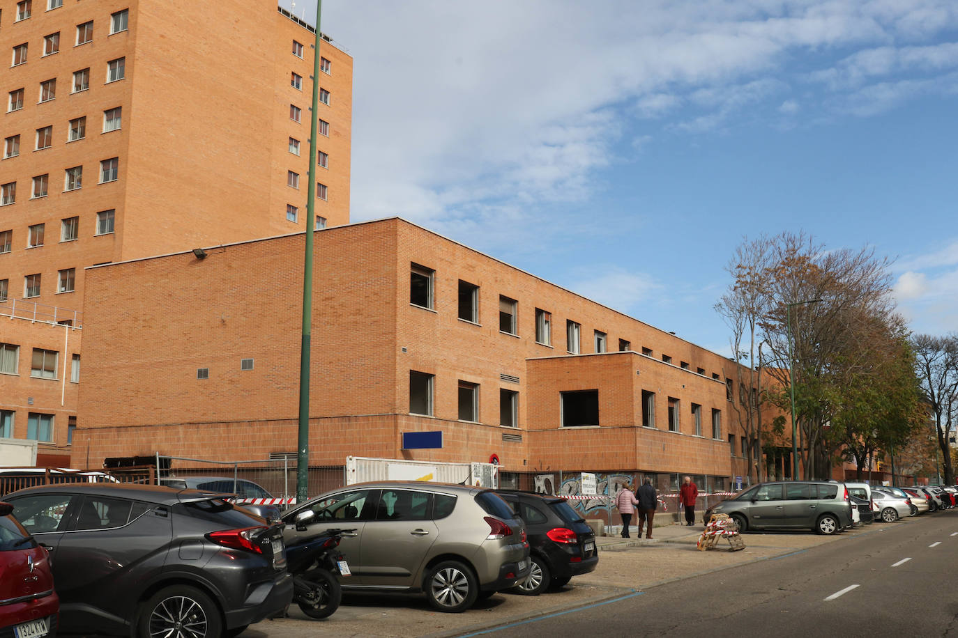 Fotos: Derribo del edificio Bañuelos, junto al hospital Clínico de Valladolid