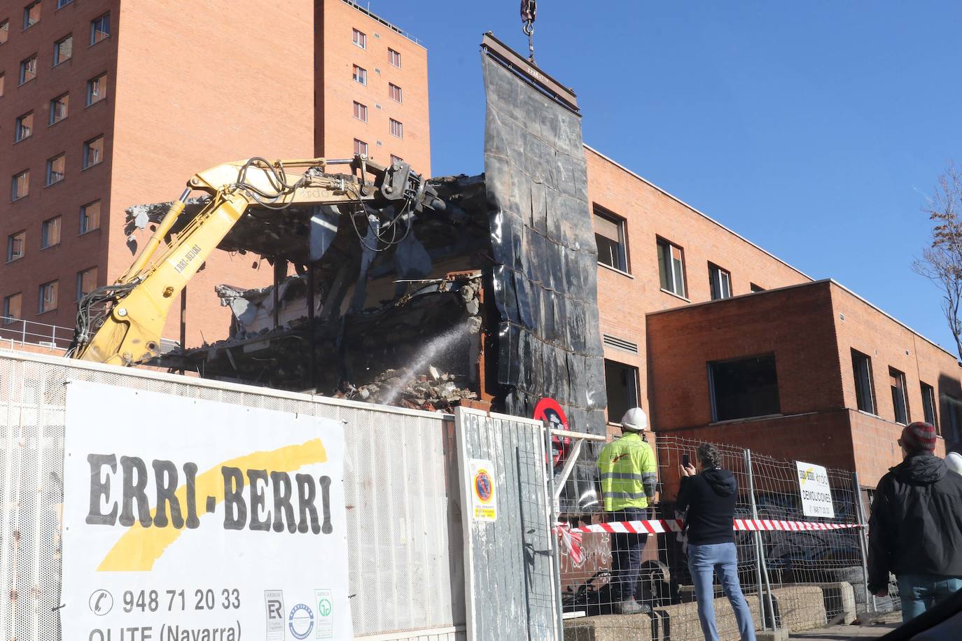 Fotos: Derribo del edificio Bañuelos, junto al hospital Clínico de Valladolid