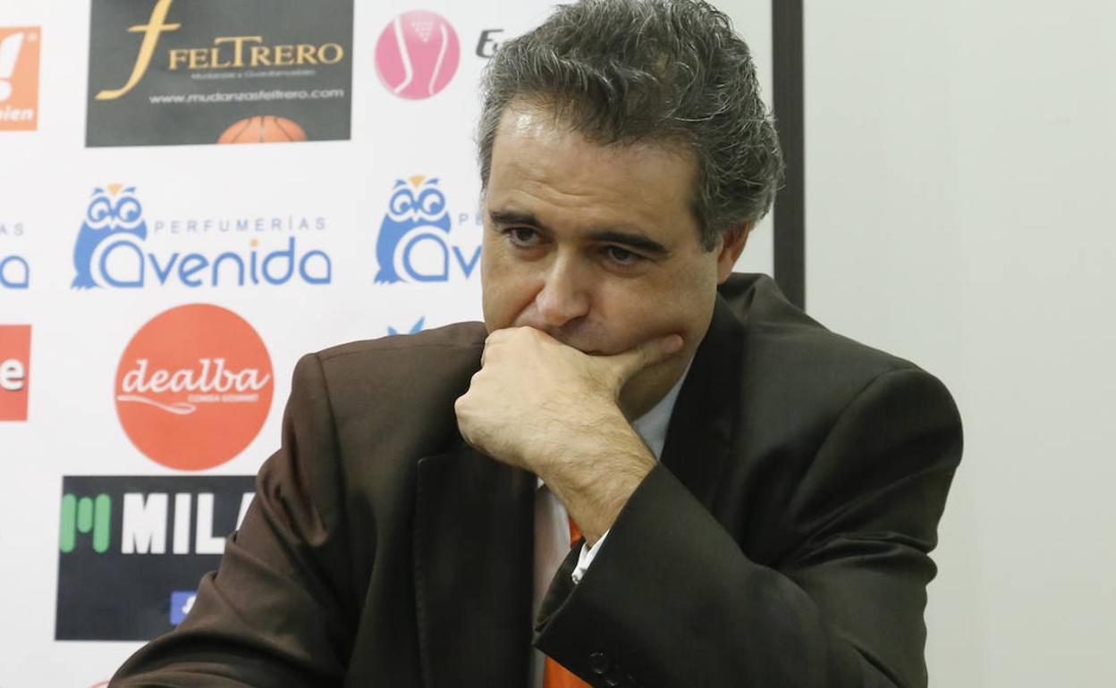 Carlos Méndez, durante una rueda de prensa en el pabellón de Würzburg. 