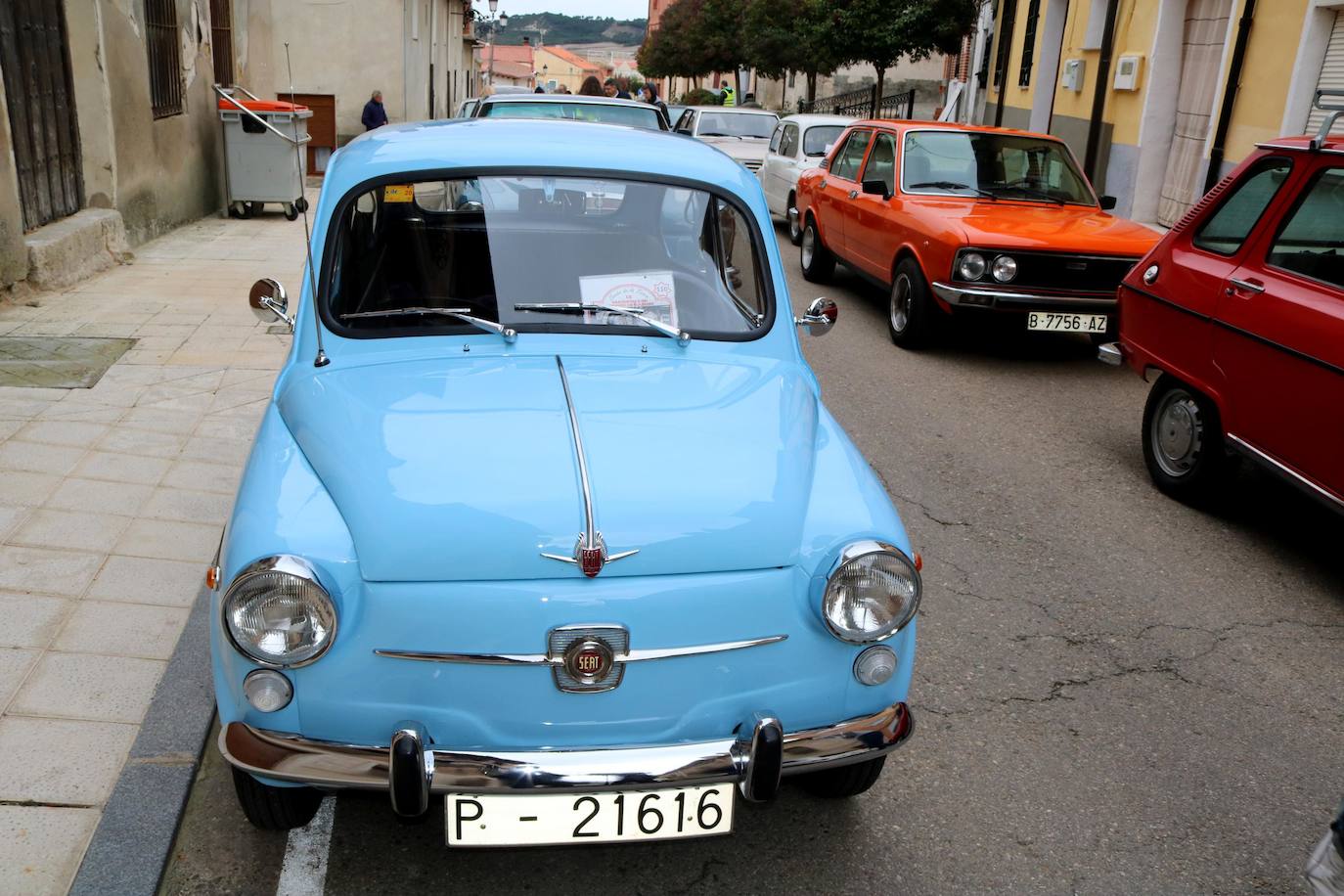 Concentración de coches en Cevico de la Torre. 