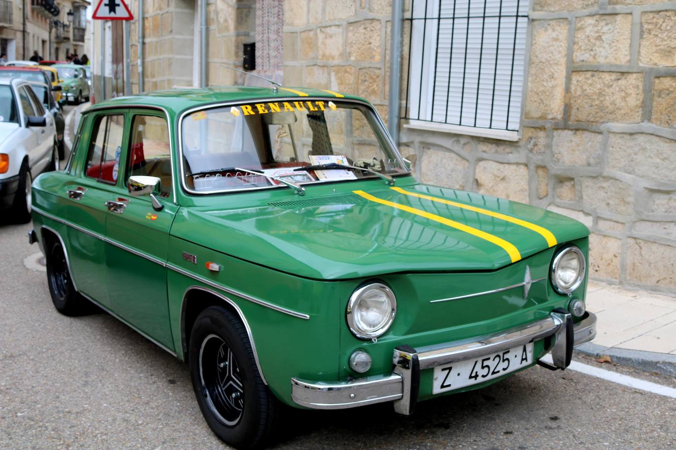 Concentración de coches en Cevico de la Torre. 
