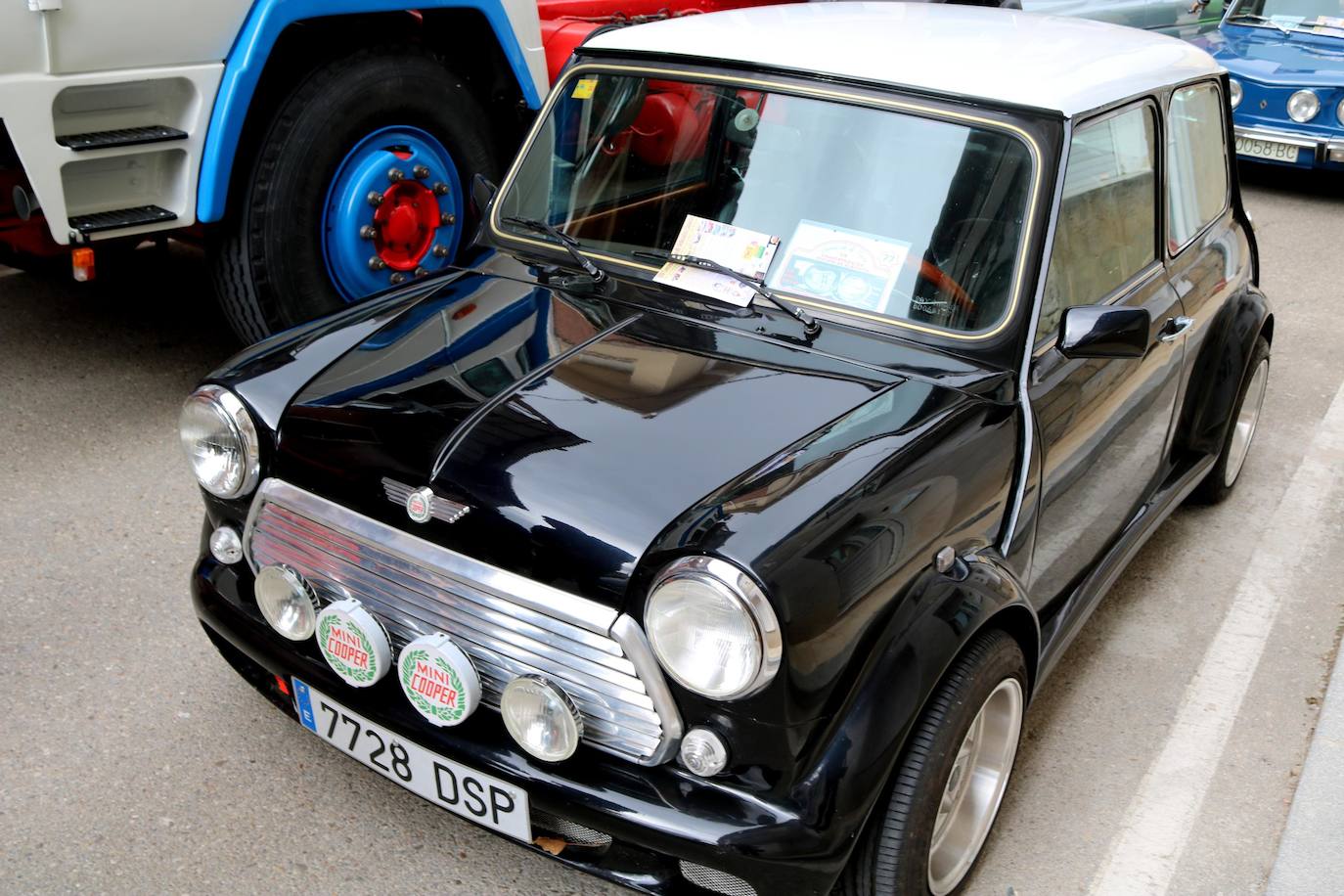Concentración de coches en Cevico de la Torre. 