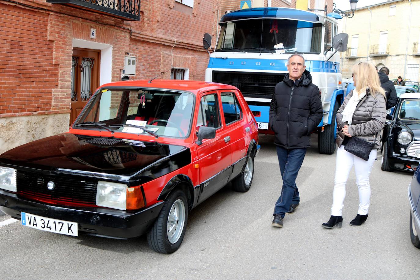 Concentración de coches en Cevico de la Torre. 