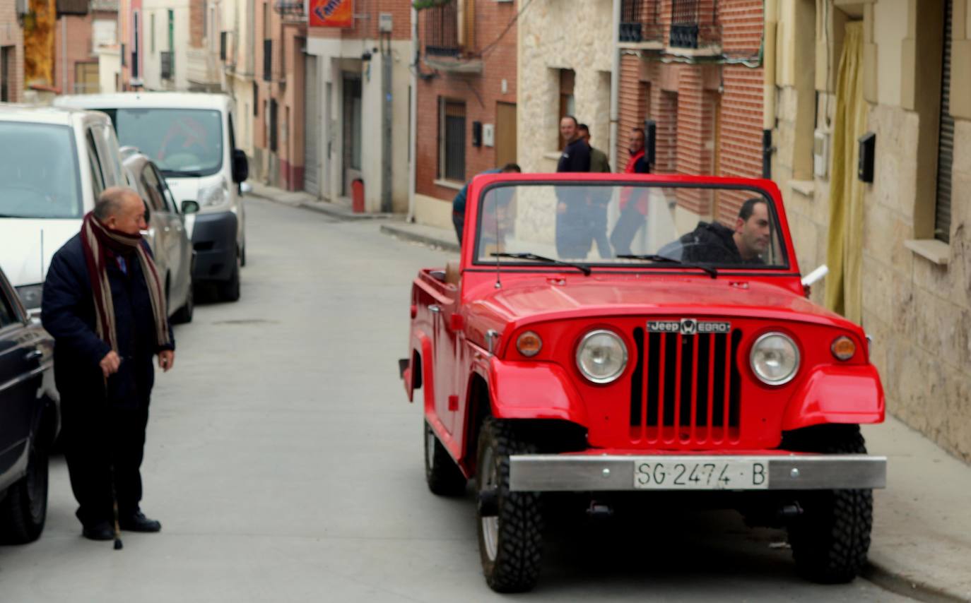 Concentración de coches en Cevico de la Torre. 