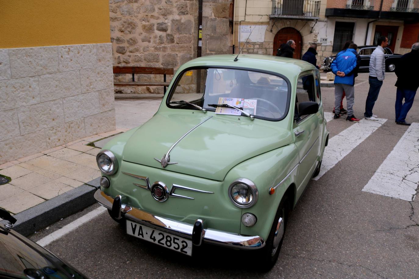 Concentración de coches en Cevico de la Torre. 