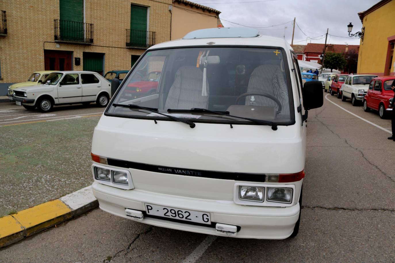 Concentración de coches en Cevico de la Torre. 