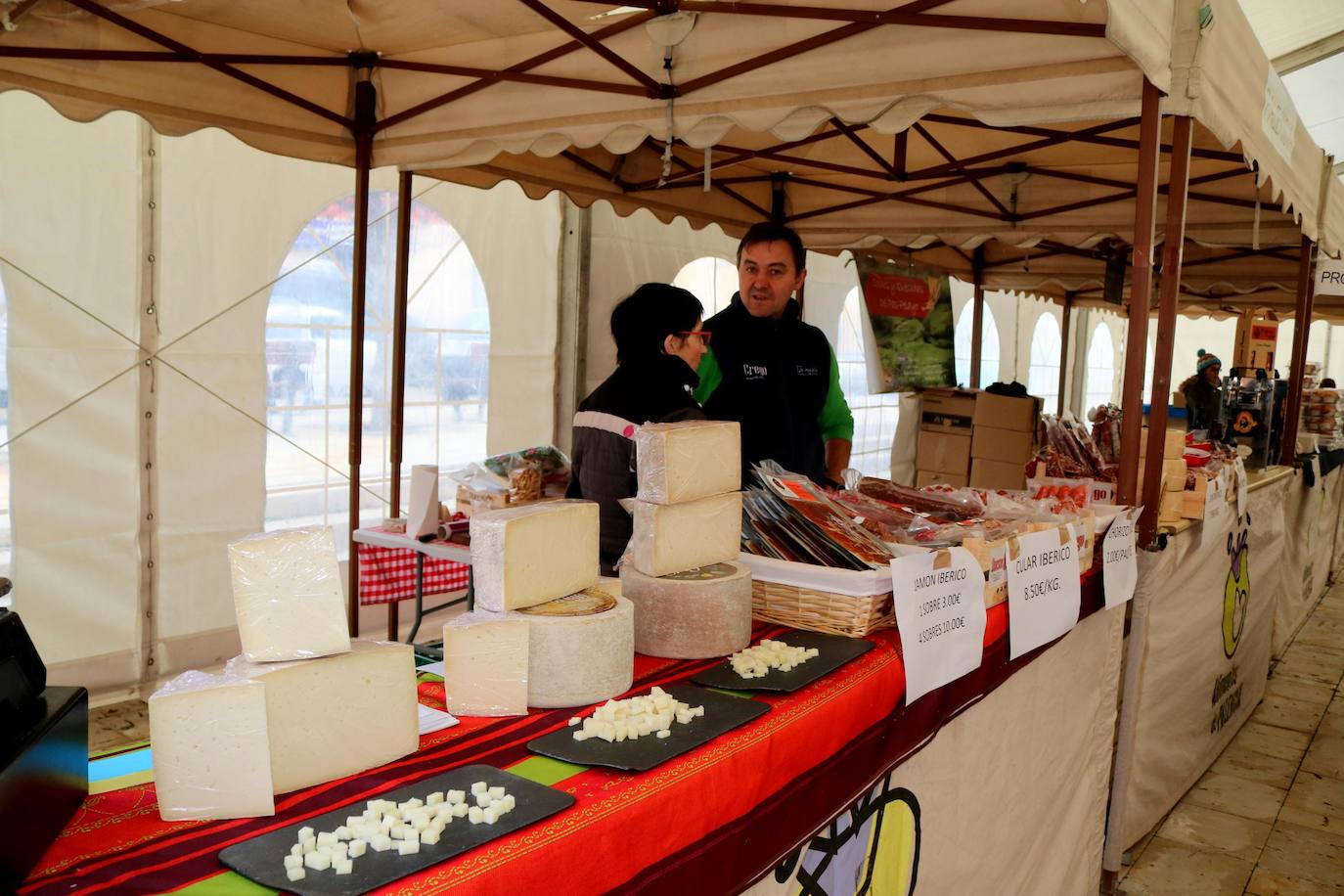 Concentración de coches en Cevico de la Torre. 
