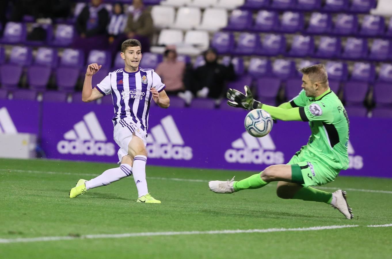 Un gol de Toni a la media hora dio el triunfo al Pucela en un Zorrilla desierto frente a un discreto Gaz Metan rumano