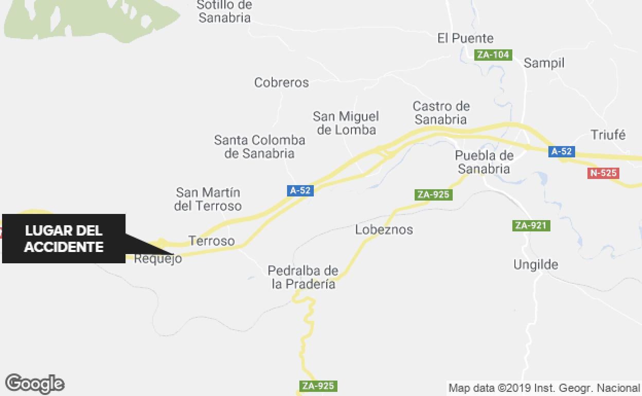 Heridos una mujer y un varón en la colisión entre un camión y un turismo en la A-52 en Requejo