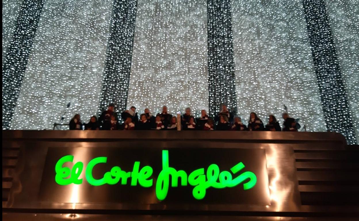 Coral Vallisoletana en El Corte Inglés del Paseo de Zorrilla de Valladolid. 