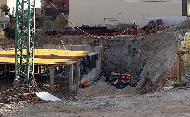 Edificación de un bloque de viviendas en el barrio Comunidad Ciudad y Tierra de Segovia. 