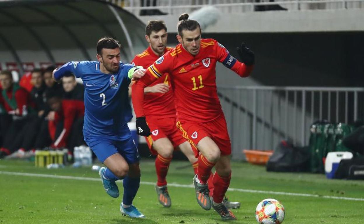 Gareth Bale, en una acción del partido ante Azerbaiyán. 