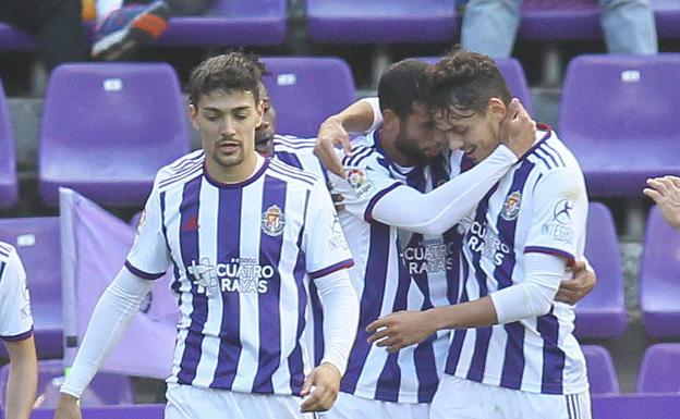 Barba, Salisu, Joaquín y Ünal celebran un gol. Solo el italiano ha nacido en el segundo semestre de todos ellos