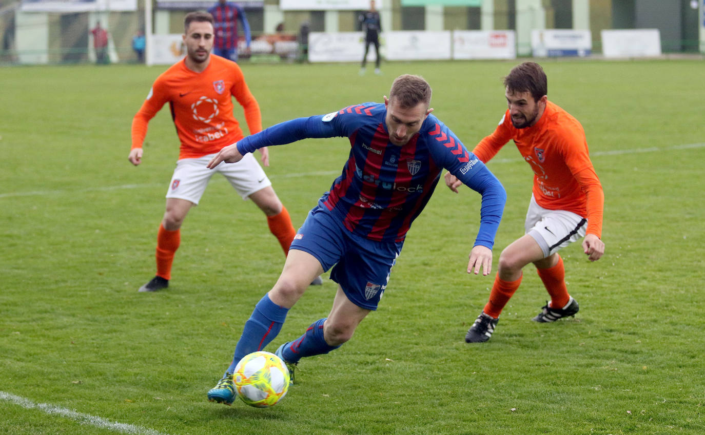 Partido entre la Gimnástica Segoviana y el Burgos Promesas 